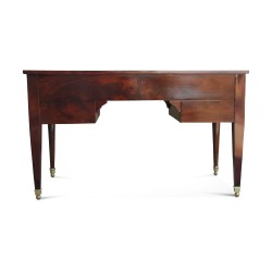 Un bureau plat directoire en acajou, cinq tiroirs sur pied bronze