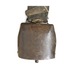 Eine bronzene „Viglino Charvornay“-Glocke mit Lederhalsband