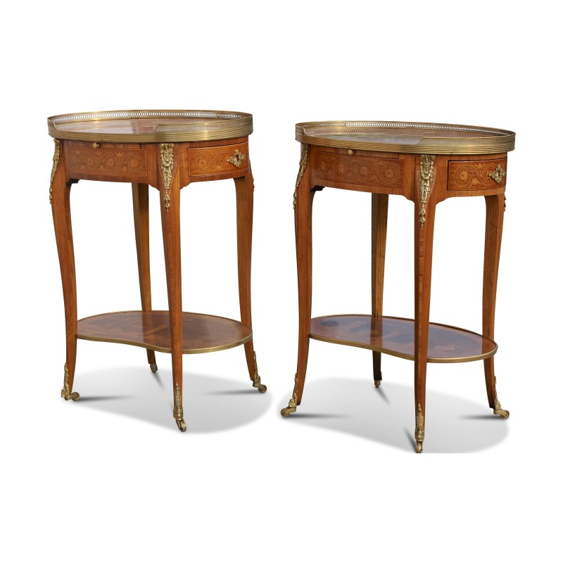 A pair of richly inlaid rosewood oval bedside tables mounted on oak. Paris - Moinat - End tables, Bouillotte tables, Bedside tables, Pedestal tables