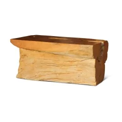 Ein Couchtisch „Trunk“ aus Walnussholz