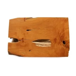 Ein Couchtisch „Trunk“ aus Walnussholz