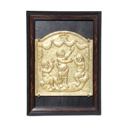 A work decorated with a “Aux Pontys” fire plate in gilded cast iron