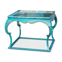 Une table de salon \"Piedouche\" en hêtre laquée turquoise faux marbre veiné sur le plateau