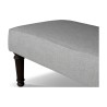 Une banquette pied de lit recouvert d’un tissu imprimé de coloris blanc sur 4 pieds tournés - Moinat - Табуреты, Сиденья, Пуфы