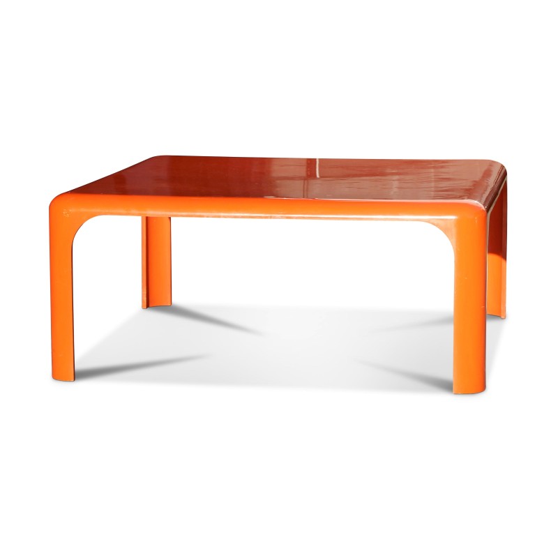 Une table basse Demetrio 70 orange par Vico Magistretti pour Artemide Milano. Italie. - Moinat - Tables de salon