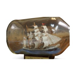 Une bouteille maquette de bateau \"Star of India 1863\".