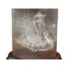 Une maquette de bateau en verre \"Vikings Longship 600 A.D\" sous verre sur un socle bois. - Moinat - Decorating accessories