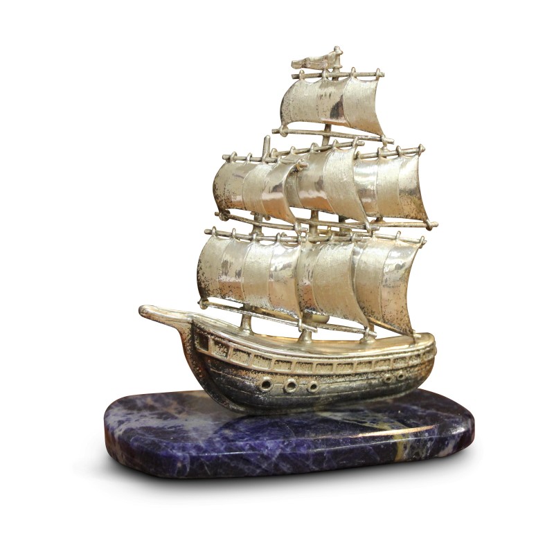 Une maquette de bateau en métal sur socle marbre. - Moinat - Accessoires de décoration