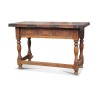 Ein ausziehbarer Tisch/Schreibtisch aus Nussbaumholz im Louis XIII-Stil, datiert 1760. Im Istzustand. - Moinat - Schreibtische
