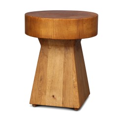 Un tabouret  avec pied en chêne et assise en sapin en bois de bout ciré.