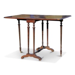 Une table à thé en palissandre, pieds moustache. Victorien. Vers 1850. En l’état.