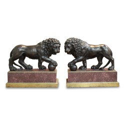 Une paire de bronzes "Lions Méddicis" dans le style du XVIII.