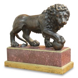 Une paire de bronzes \"Lions Méddicis\" dans le style du XVIII.