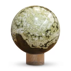 Une sphère en cristal "Jaspe ocean".