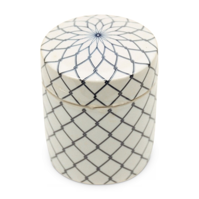 Round porcelain box, blue and white star pattern. - Moinat - Boxes, Urns, Vases Round porcelain box, blue and white star pattern. - Moinat - Boxes, Urns, Vases