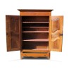 Armoire en noyer richement moulurée à panneau. - Moinat - Schränke
