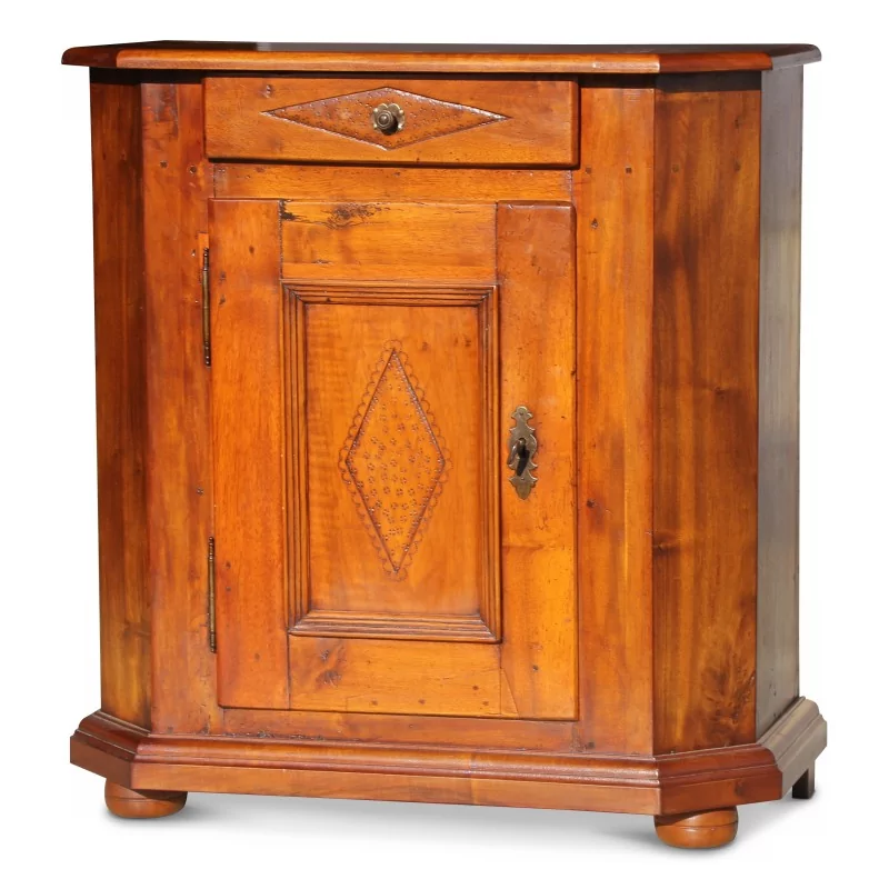 Buffet / Confiturier pans coupés en noyer monté sur sapin richement sculpté - Moinat - Bahuts, Bars, Buffets, Coffres, Enfilades Buffet / Confiturier pans coupés en noyer monté sur sapin richement sculpté - Moinat - Bahuts, Bars, Buffets, Coffres, Enfilades