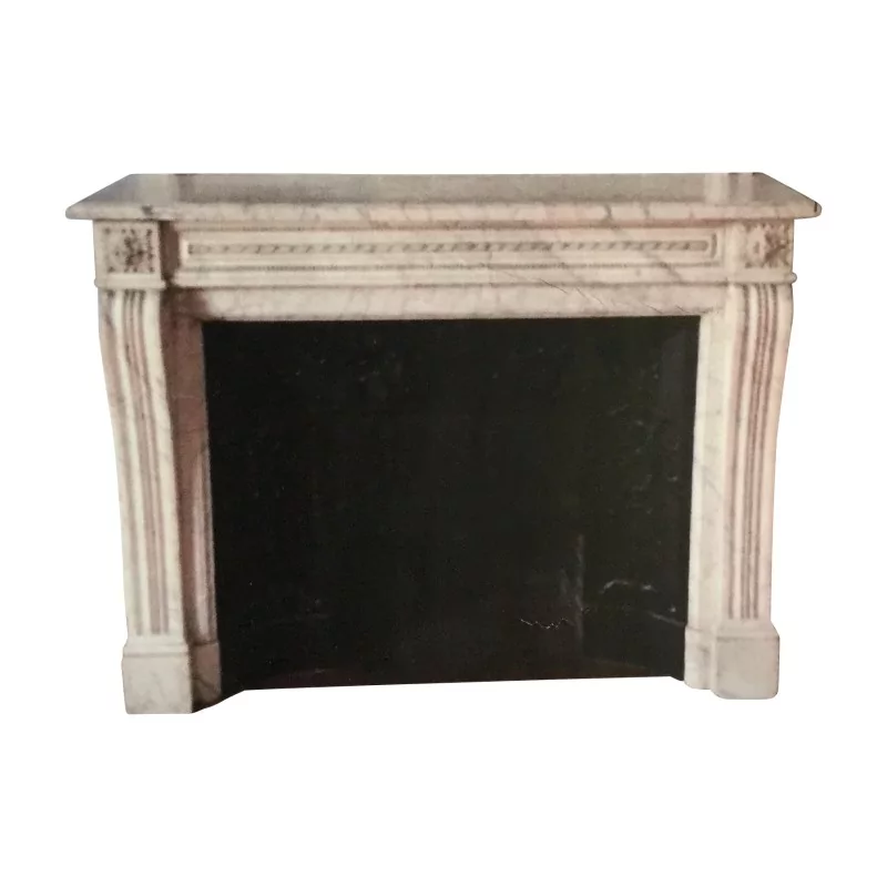 Kaminrahmen Louis XVI aus restauriertem weißem Marmor. Frankreich, … - Moinat - Kaminen, Herden, Kachelöfen