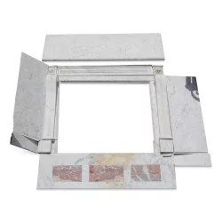 Kaminrahmen Louis XVI aus restauriertem weißem Marmor. Frankreich, …