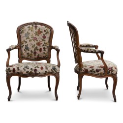 Paire de fauteuil "Cabriolet" Louis XV en noyer signé "RC REVZE"