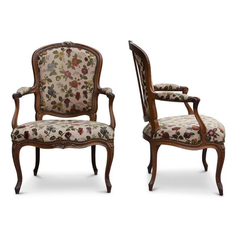 Pair of Louis XV \"Cabriolet\" walnut armchairs signed \"RC REVZE\" - Moinat - Armchairs Pair of Louis XV \"Cabriolet\" walnut armchairs signed \"RC REVZE\" - Moinat - Armchairs