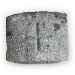 石灰岩制成的州界石。