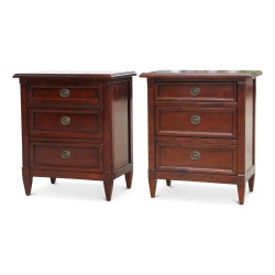 Chevet directoire en merisier, patine antiquaire, 3 tiroirs.