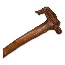 刻有十字架的木手杖 女人的身体